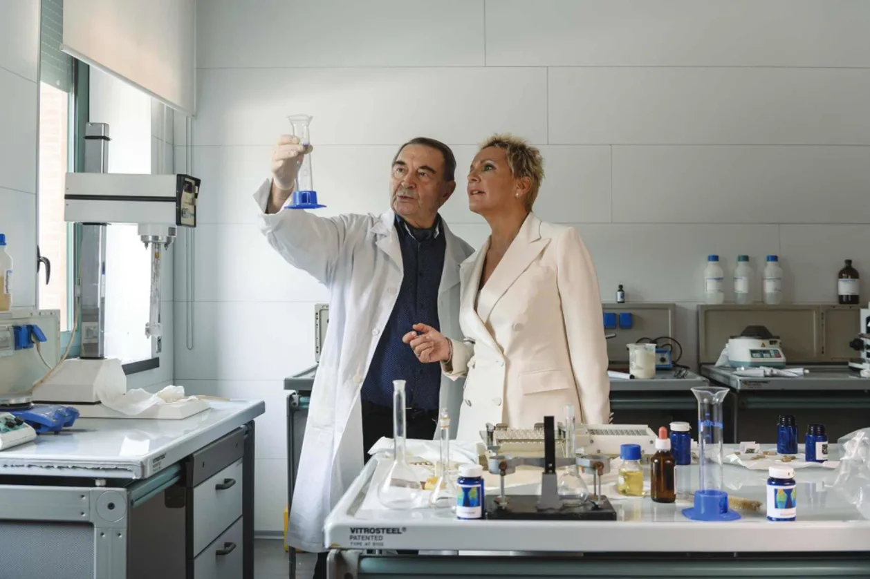 Dr. Lucia Magnani and researcher